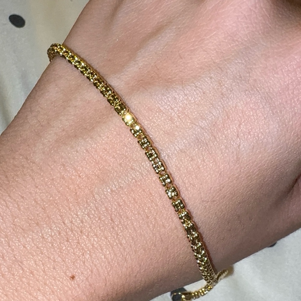 Elegant 14kt Gold Bracelet